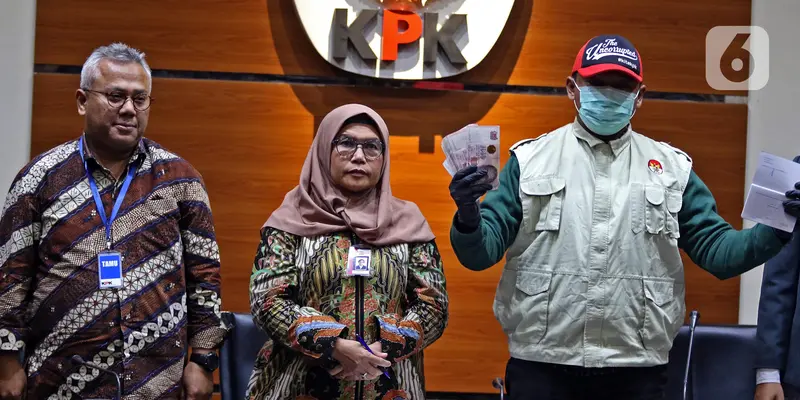 KPK Perlihatkan Barang Bukti OTT Wahyu Setiawan