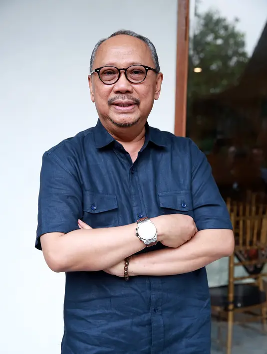 Ebiet G Ade yang dikenal lewat karyanya di tahun 1990an, Rossa di 2000an, serta AMPM dan Jevin Julian mewakili generasi muda akan berkolaborasi dan melahirkan nuansa musik baru di ‘Konser 3 Generasi’ pada akhir tahun ini. (Deki Prayoga/Bintang.com)