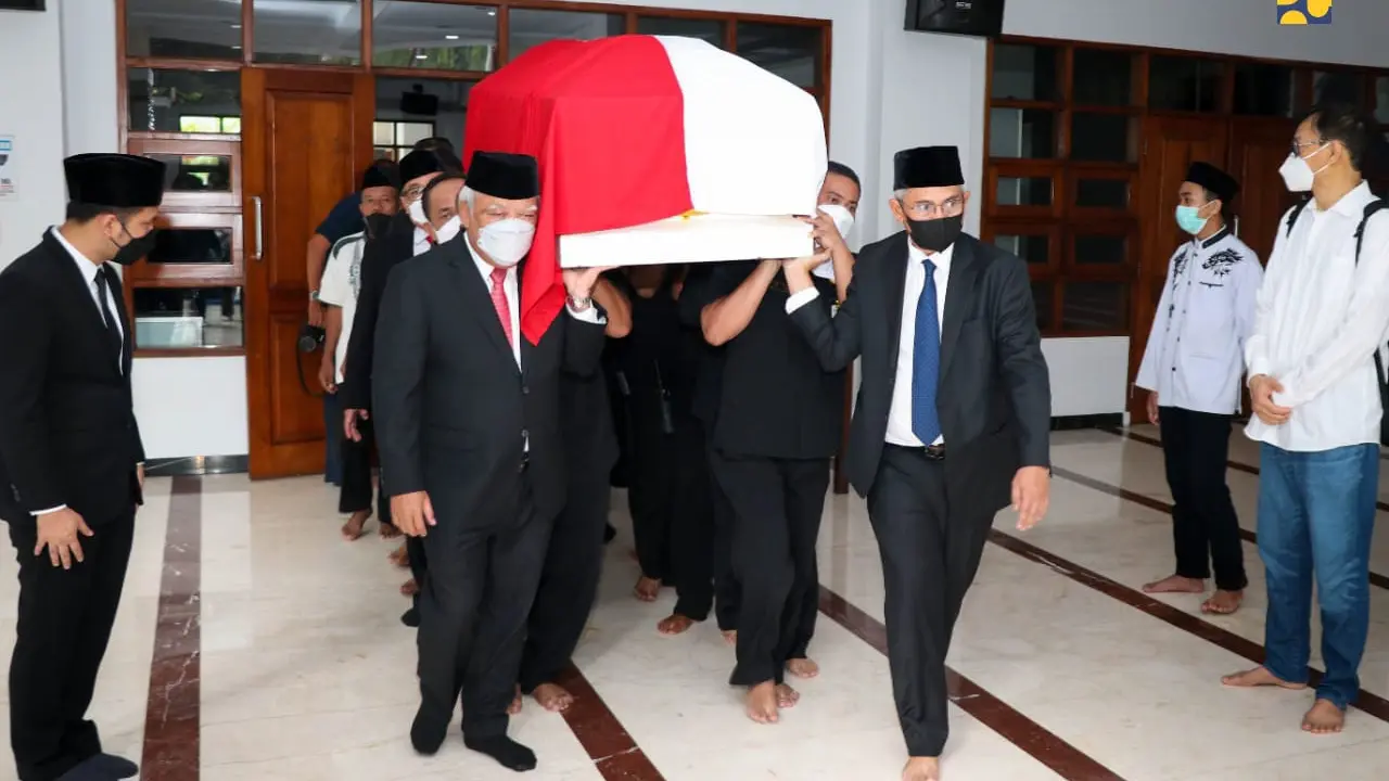 Wakil Menteri Pekerjaan Umum (PU) Periode 2009-2014 Achmad Hermanto Dardak, dimakamkan di Taman Makam Pahlawan (TMP) Kalibata, Jakarta, Minggu (21/8/2022)