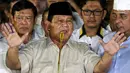 Calon presiden no urut 02 Prabowo Subianto bersama Badan Pemenangan Nasional (BPN) memberikan pidato politiknya di Kertanegara, Jakarta, Rabu (17/4). Prabowo Subianto mendeklarasikan kemenangannya dari hasil real count BPN di Pilpres 2019 pada angka 62%. (Liputan6.com/Johan Tallo)