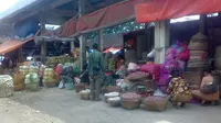 Pasar tradisional merupakan tempat bertemunya antara para pembeli dan penjual (Istimewa)