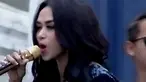 Bebizie membawakan lagu  Duda dan Perjaka dalam acara inBox SCTV (14/01/2015).
