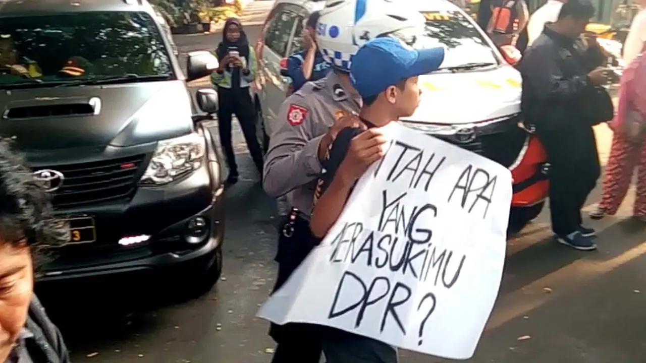 Pelajar di Malang Gagal Demo Karena Kena Razia Polisi