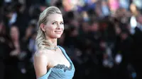 Di novelnya, karakter yang diperankan Naomi Watts adalah ibu dari tokoh Four (diperankan Theo James).