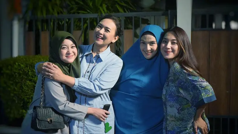 Maudy Koesnaedy Berhijab di Para Pencari Tuhan Jilid 15 (Foto: Instagram/@indahsabrina29)