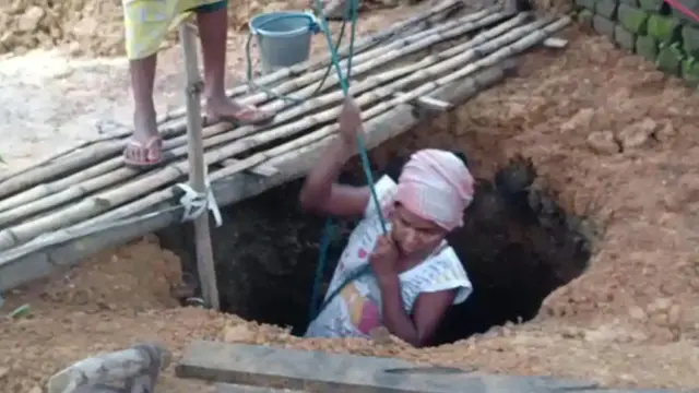 Wanita Ini Gali Sumur Agar Ibunya Tak Lagi Antri Air, Kisahnya Bikin Haru