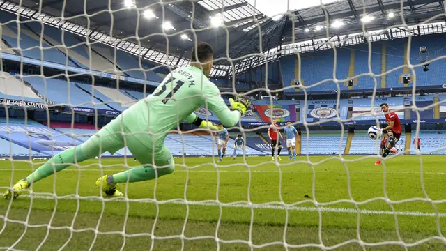 FOTO: MU Permalukan Manchester City di Etihad Stadium