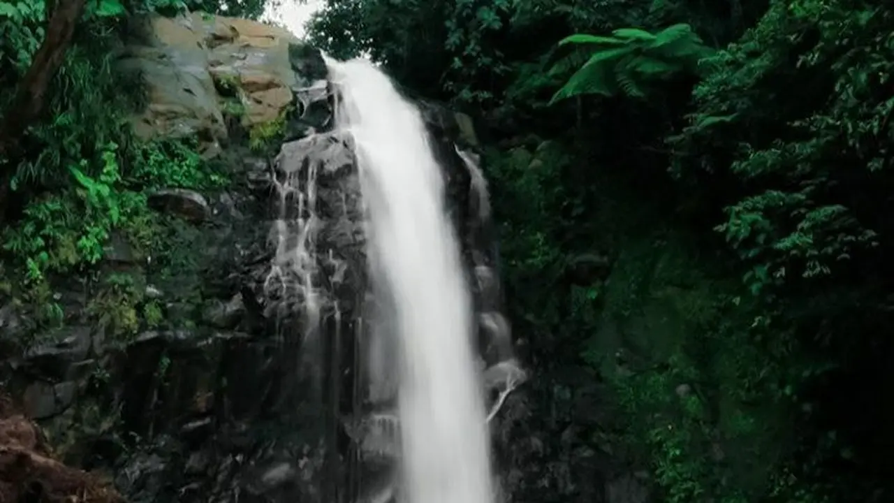 Air terjun Batang Kuran di Palembayan Agam.