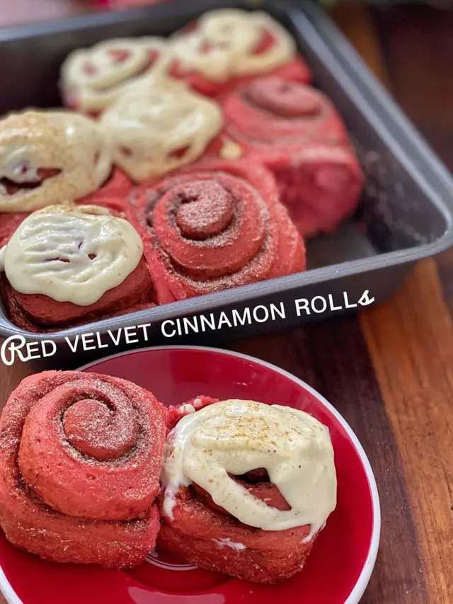 Cinnamon Rolls Velvet