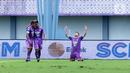 Pemain Persita Tangerang, Ezequiel Vidal, melakukan selebrasi setelah mencetak gol ke gawang PSS Sleman pada laga pekan ke-28 BRI Liga 1 2022/2023 di Stadion Indomilk Arena, Tangerang, Kamis (2/3/2023). Persita menang dengan skor 2-1. (Bola.com/M Iqbal Ichsan)