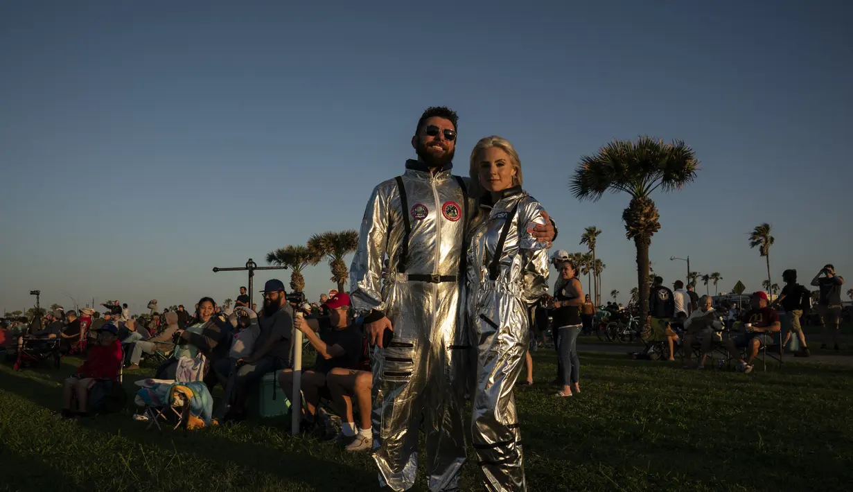 Peluncuran itu akan menggunakan roket Super Heavy Booster dan dilakukan di Boca Chica, Texas, Amerika Serikat. (AFP/Patrick T. Fallon)