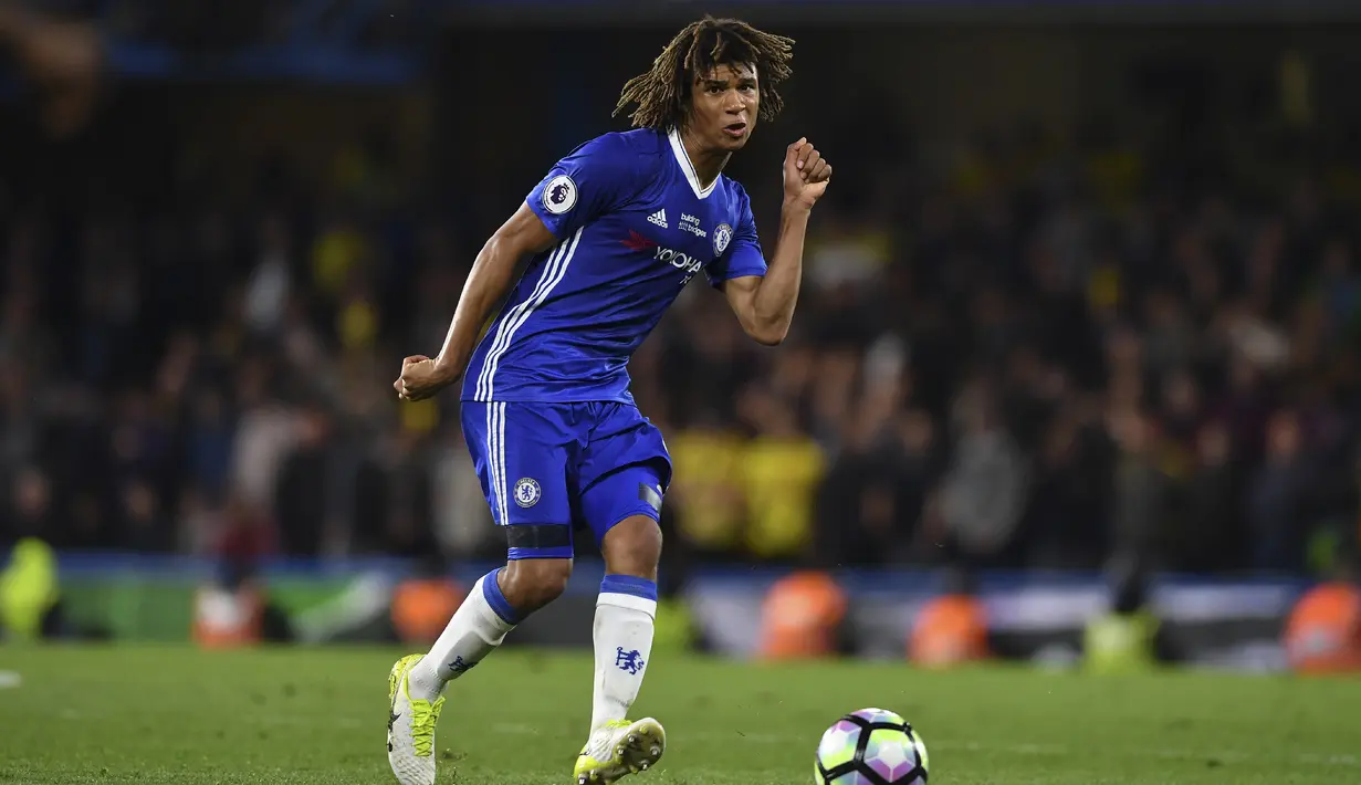 Pemain yang pernah membela Chelsea ini dikontrak selama lima tahun oleh Manchester City. (AFP/Ben Stansall)