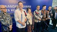 Menteri UMKM Maman Abdurrahman dalam konferensi pers di Kantor Kementerian UMKM, Jakarta, Kamis (5/6/2025). (Tasha/Liputan6.com)