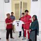 Rizdjar Nurviat Subagja punggawa Timnas U-16 saat bertemu Bupati Cirebon di pendopo. Foto (istimewa)