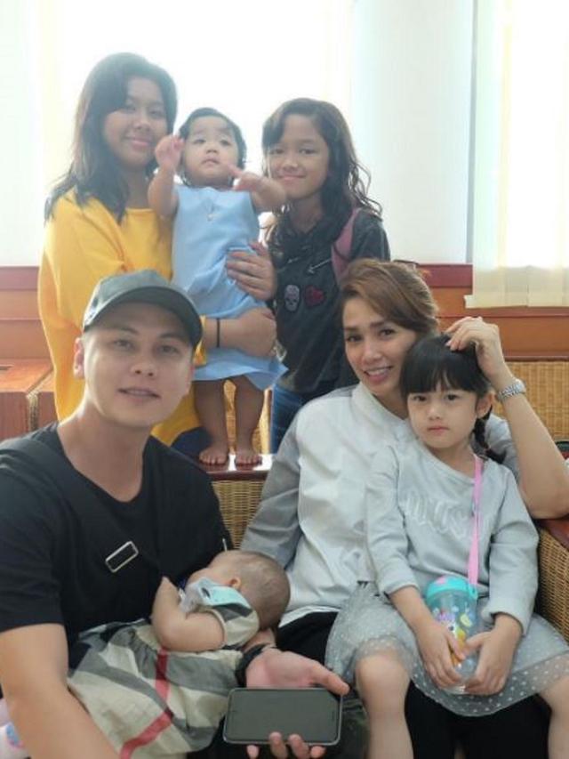 [Bintang] Ussy Sulistiawaty dan Andhika Pratama