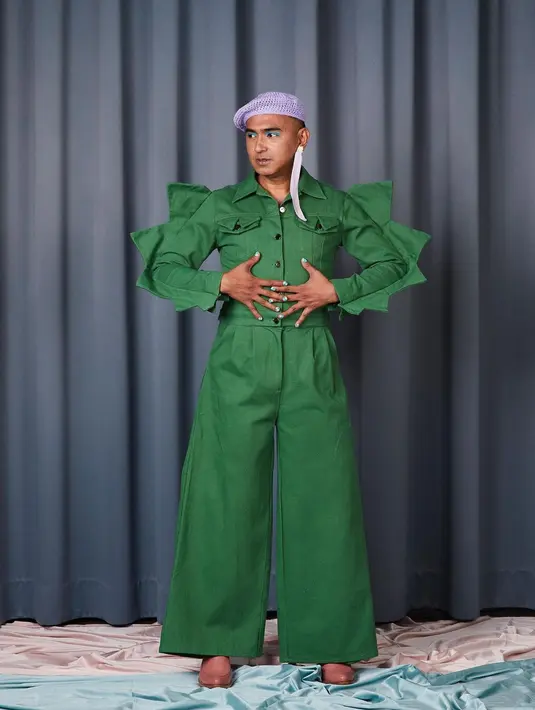 Siluet dan cetakan koleksi Jacqueline Loekito kali ini berasal dari gambar-gambar ekspresif Tobias Gutmann. Foto: Instagram.