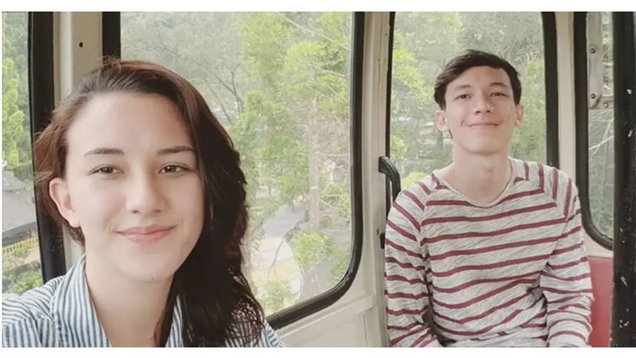 Jarang Terekspos, Ini 6 Potret Jason Adik Dahlia Poland