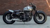 FrontWheel Motors dari Bogor mengubah Royal Enfield Classic 500 menjadi bobber. (Bike Exif)