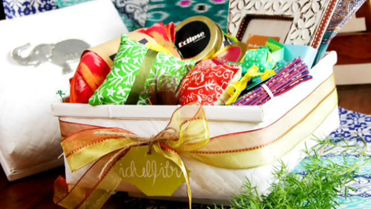 Ilustrasi hadiah dari Tan Living