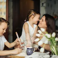 Ilustrasi orang tua yang bahagia saat mengasuh anak. Credits: pexels.com by Elina Fairytale