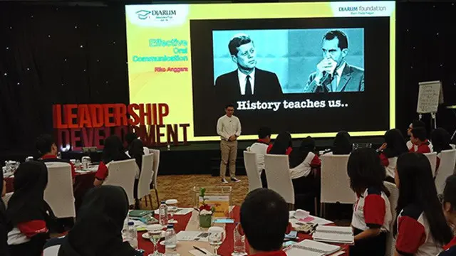 Belajar Public Speaking untuk Mengasah Leadership Bareng Riko Anggara