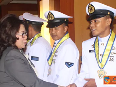 Citizen6, Surabaya: Komandan Kodikdukum mengucapkan selamat kepada seluruh peserta didik yang telah berhasil menyelesaikan studi di Sekesal. (Pengirim: Kobangdikal).