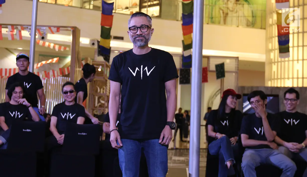 Aktor senior Lukman Sardi dalam jumpa pers film layar lebar Wiro Sableng 212 di Senayan City, Jakarta, Rabu (16/8). Dalam film yang akan memulai proses shooting pada 21 Agustus 2017 itu Lukman Sardi memerankan Weku Alit. (Liputan6.cm/Herman Zakharia)