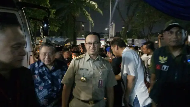Gubernur DKI Anies Baswedan saat ke Gereja Katedral di malam Natal 2019. (Liputan6.com/Putu Merta Surya Putra)
