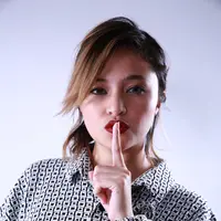 Kisruh hubungan Marshanda berawal dari kemarahan Egi yang dituangkan melalui media sosial. Merasa dikhianati, ia lantas meluapkan kekesalannya.  Bahkan Egi menantang dengan sumpah Alquran dan disaksikan oleh para pejabat. (Deki Prayoga/Bintang.com)