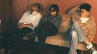 Band garage rock asal Surabaya, Electric Bird (Vicky, Danu, dan Dafa) merilis single terbaru mereka,"Aurora". (dok. Electric Bird/Reallist Media)
&nbsp;
&nbsp;