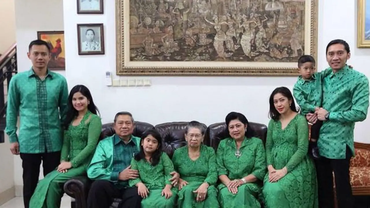 [Bintang] Susilo Bambang Yudhoyono bersama keluarga 