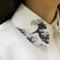 Kemeja dengan kerah yang unik. (via: Boredpanda.com)