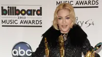 Madonna Dipecat Jadi Juri Pengadilan