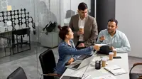 Ilustrasi Staff Kantor Bekerja Bersama Berkolaborasi / by freepik