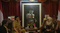 Mendagri Tjahjo Kumolo bertemu dengan Bupati Indramayu Anna Shopana yang mengundurkan diri (Liputan6.com/ Nanda Perdana Putra)
