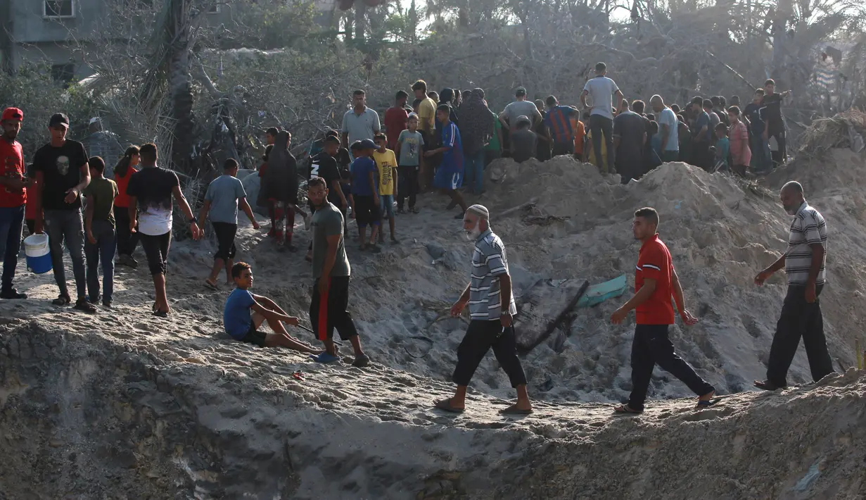 Menurut sejumlah warga dan petugas medis, kamp al-Mawasi diserang setidaknya empat rudal. (Bashar TALEB/AFP)