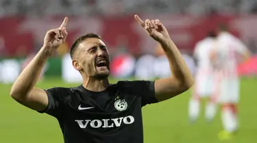 Penyerang Maccabi Haifa, Omer Atzili merayakan gol kedua timnya yang dicetak ke gawang Red Star Belgrade pada leg kedua playoff Liga Champions 2022-2023 di Stadion Rajko Mitic, Serbia, Rabu (24/8/2022) dini hari WIB. Maccabi Haifa berhasil menembus fase grup Liga Champions setelah menahan Crvena Zvezda atau Red Star Belgrade (Serbia) dengan skor 2-2. (AP Photo/Darko Vojinovic)