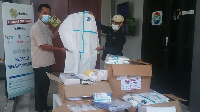 EMTEK Peduli Corona Melalui Stasiun Transmisi SCTV dan Indosiar Yogyakarta Memberikan Bantuan APD Untuk RSUP Dr. Soeradji Tirtonegoro Klaten. (EMTEK)