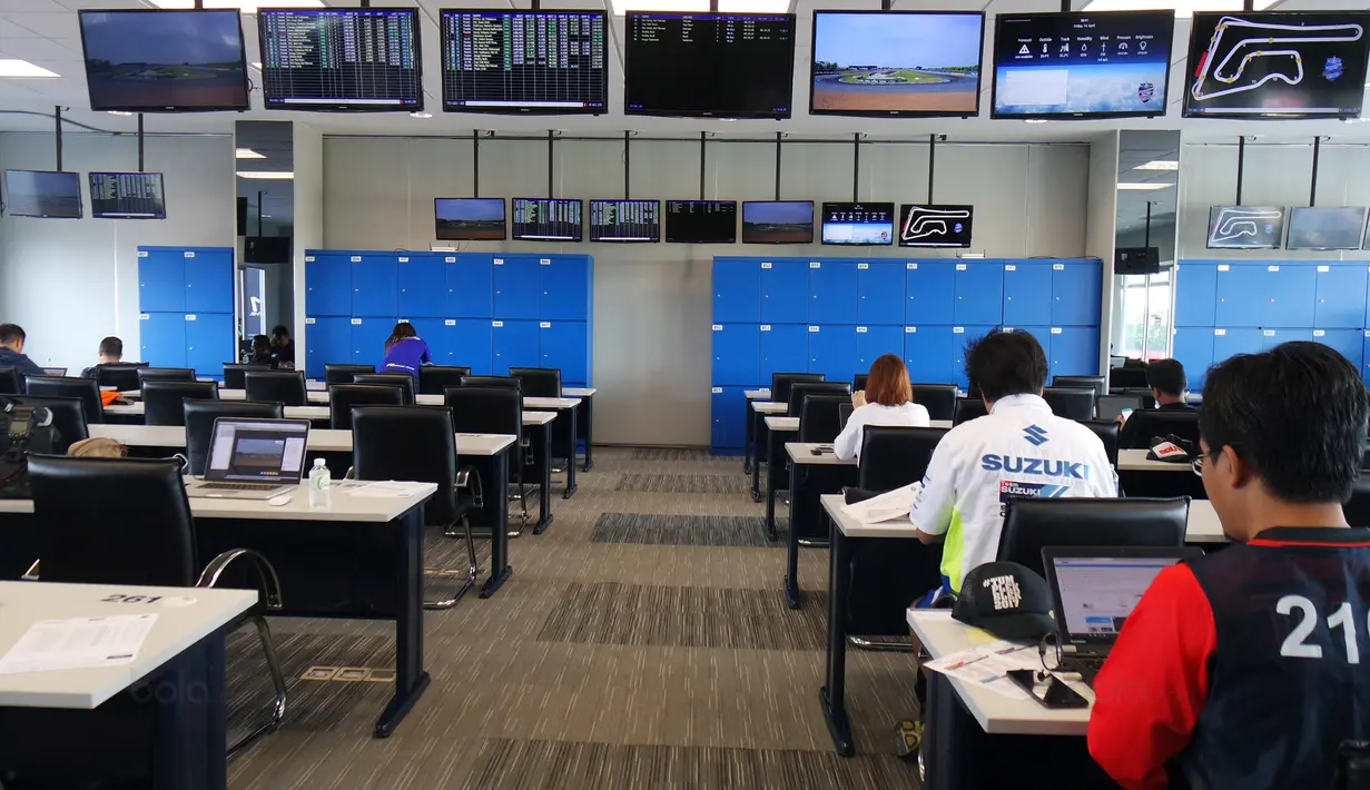 Suasana Media Center jelang balapan Asia Road Racing Championship 2017 di Buriram United International Circuit, Thailand, (1/12/2017). Seri terakhir ARRC 2017 dimulai dari 2-3 Desember 2017. (Bola.com/Muhammad Wirawan Kusuma)
