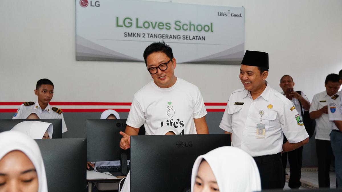 LG Perkuat Pendidikan Vokasi Lewat Program LG Loves School, Beri Bantuan Monitor hingga Renovasi Kelas Multimedia di SMKN 2 Tangsel