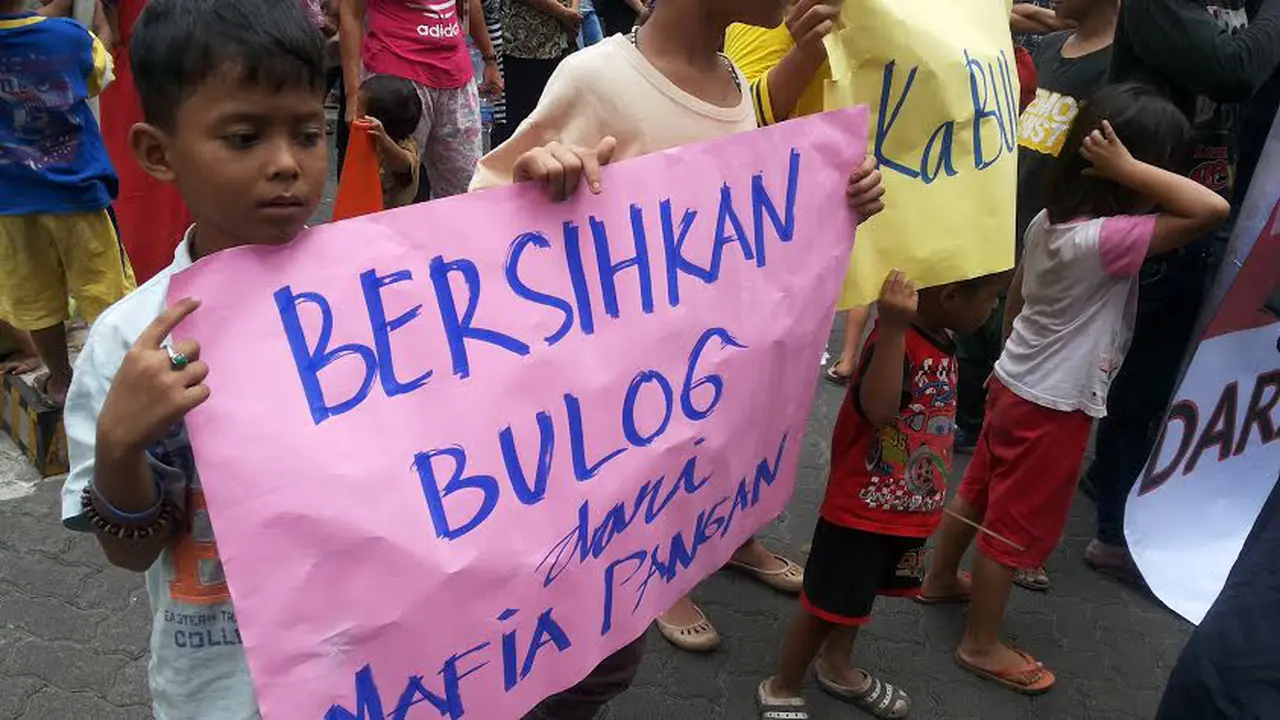 Serbu Kantor Bulog, Warga Minta Raskin Tak Jadi Komoditas Mafia
