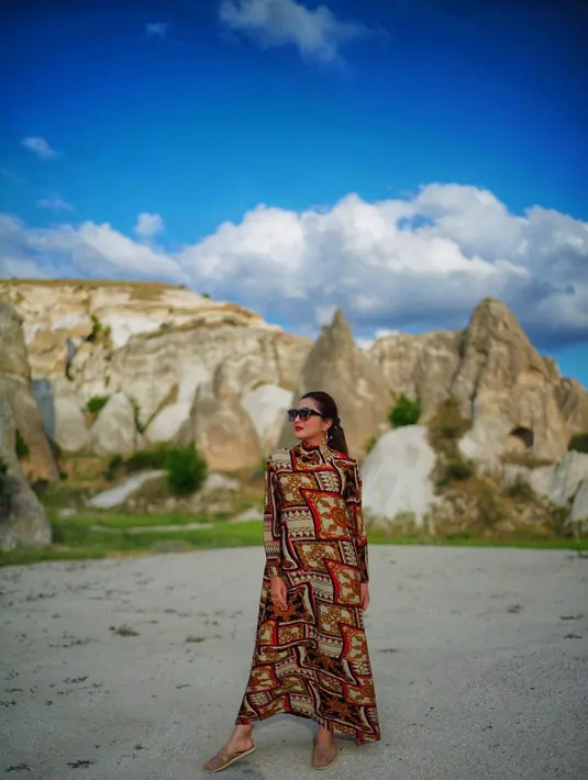 "Aku tuh kebiasaan kalau pipis suka nahan, jangan deh itu bahaya, aku minum juga kurang banyak kemarin," tuturnya.  (Instagram/ashanty_ash)