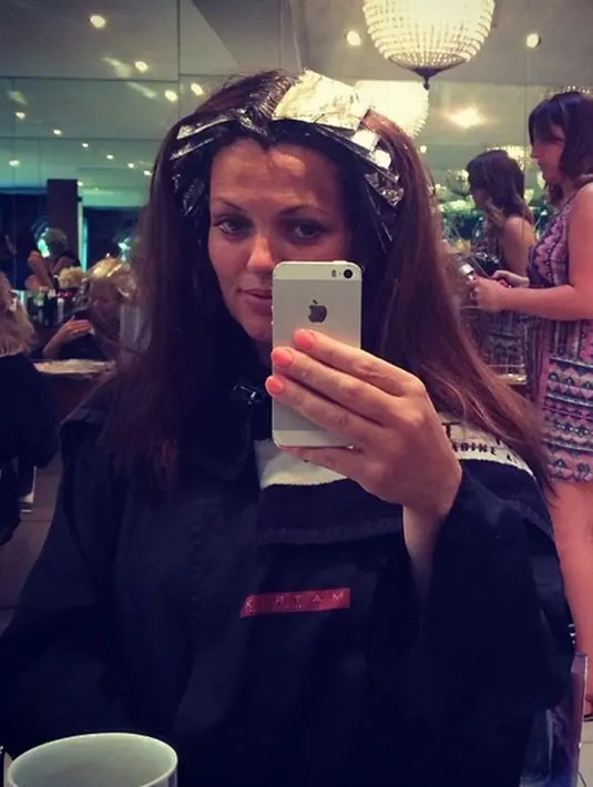 Louis pun sudah kembali hadir mewarnai dunia maya dengan mengunggah sebuah foto di akun Instagramnya. (Instagram/mrsjohannahdeakin)