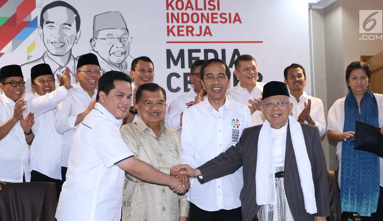 Bakal Calon Presiden petahana, Joko Widodo (kedua kanan depan) bersama Ketua Dewan Pengarah Tim Kampanye, Jusuf Kalla (kedua kiri depan) dan Ketua Tim Kampanye Nasional, Erick Thohir usai penetapan di Jakarta Jumat (7/9). (Liputan6.com/Helmi Fithriansyah)