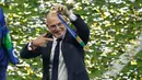 Dikutip dari Diario AS, pria 63 tahun tersebut akan mendapat bayaran sekitar 2 juta euro per tahun dalam kontrak barunya bersama Timnas Spanyol. (AFP/Odd Andersen)