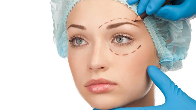 5 Selebriti Hollywood yang Habiskan Uang untuk Operasi Plastik