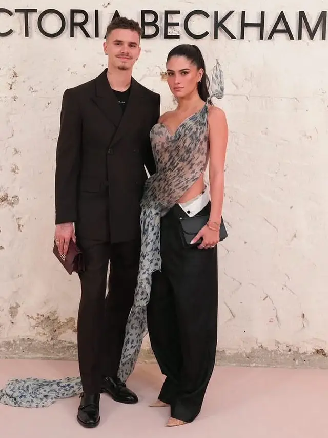 Gaya Keluarga David Beckham Hadir di Fashion Show Victoria Paris Fashion Week.