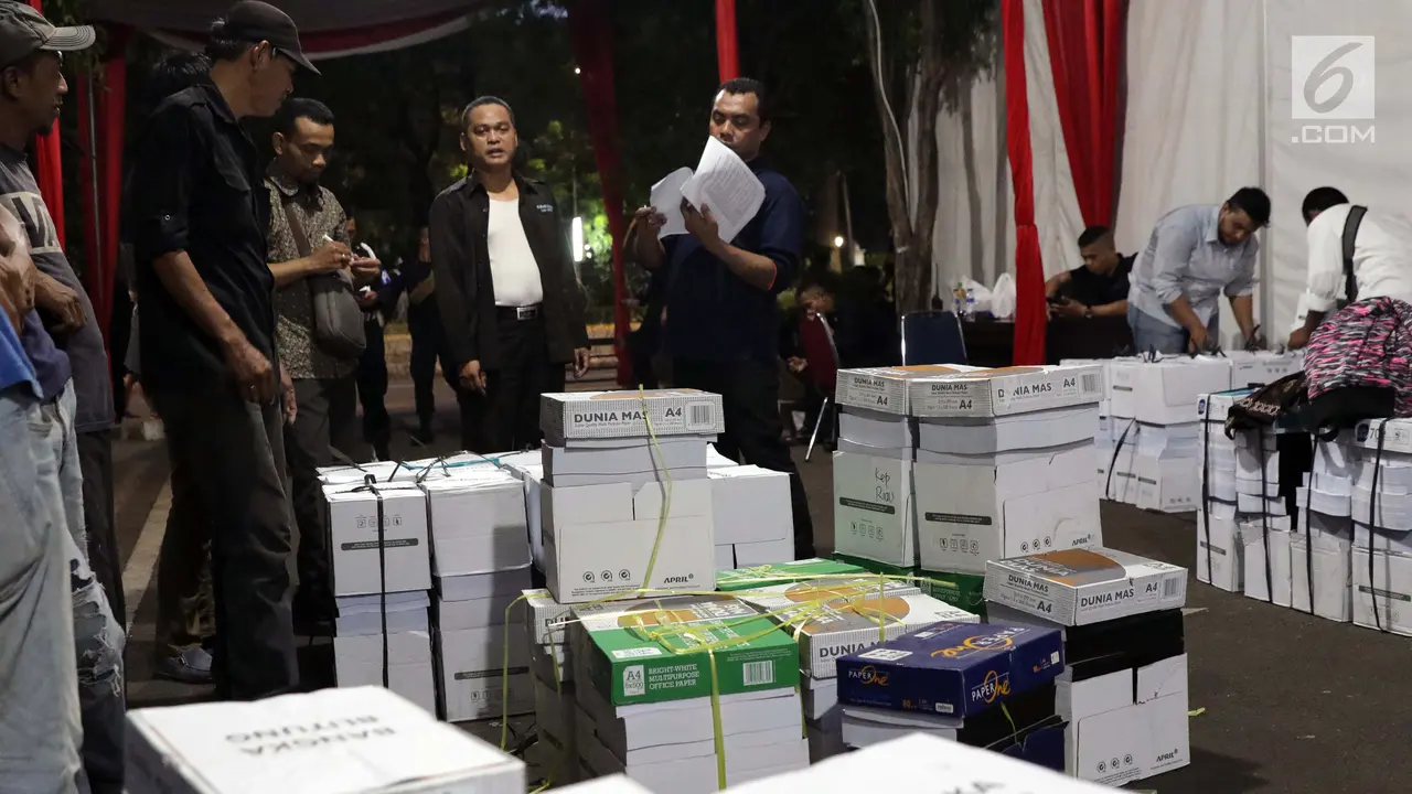 Dokumen Barang Bukti Tim BPN 02 Tiba di Gedung MK