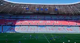 Para pemain Inter Milan dan PSG mencoba lapangan Allianz Arena, Munchen jelang partai puncak Liga Champions pada Minggu (1/6/2025) dini hari WIB nanti. (AP Photo/Martin Meissner)