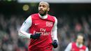 Thierry Henry. Striker asal Prancis yang pensiun bersama New York Red Bulls pada Januari 2015 merupakan top skor sepanjang masa bagi Arsenal. Selama 8,5 tahun dalam dua periode, 1999-2006 dan 2011 ia mampu mengoleksi 228 gol dari total 377 laga di semua ajang kompetisi. (AFP/Glyn Kirk)